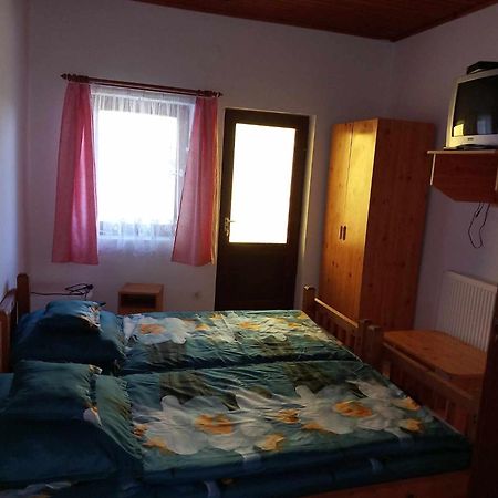 Апартаменти Zsuzsa Apartman Поросло Екстер'єр фото