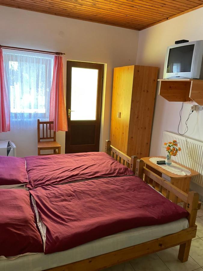 Апартаменти Zsuzsa Apartman Поросло Екстер'єр фото