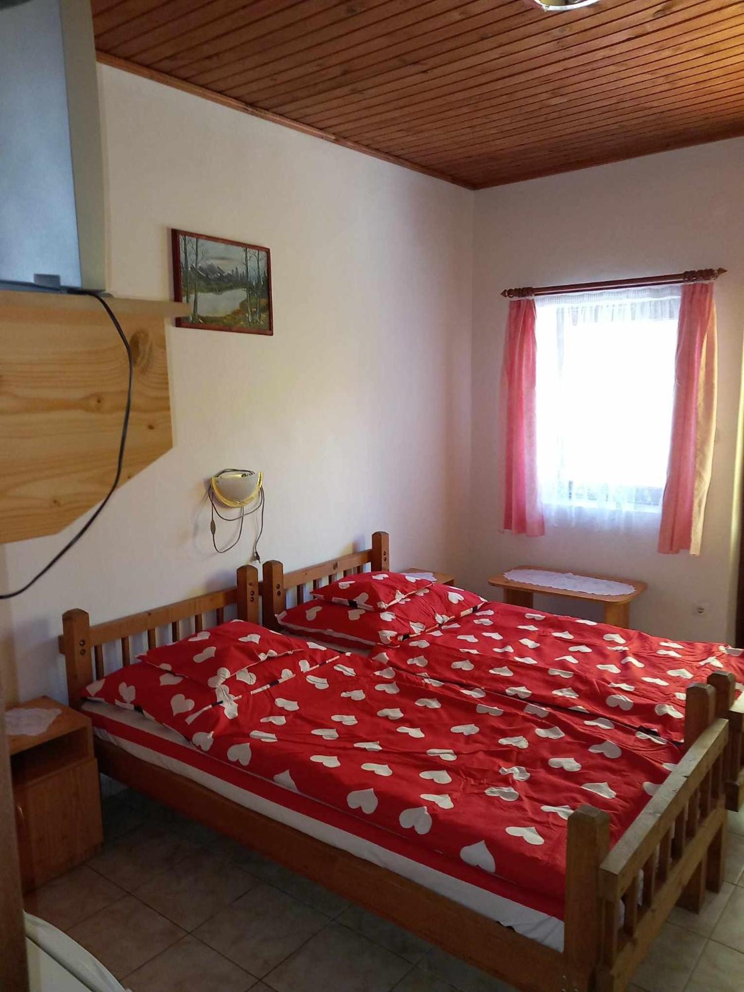 Апартаменти Zsuzsa Apartman Поросло Екстер'єр фото